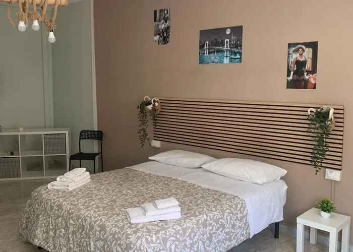 Neapolis Center2